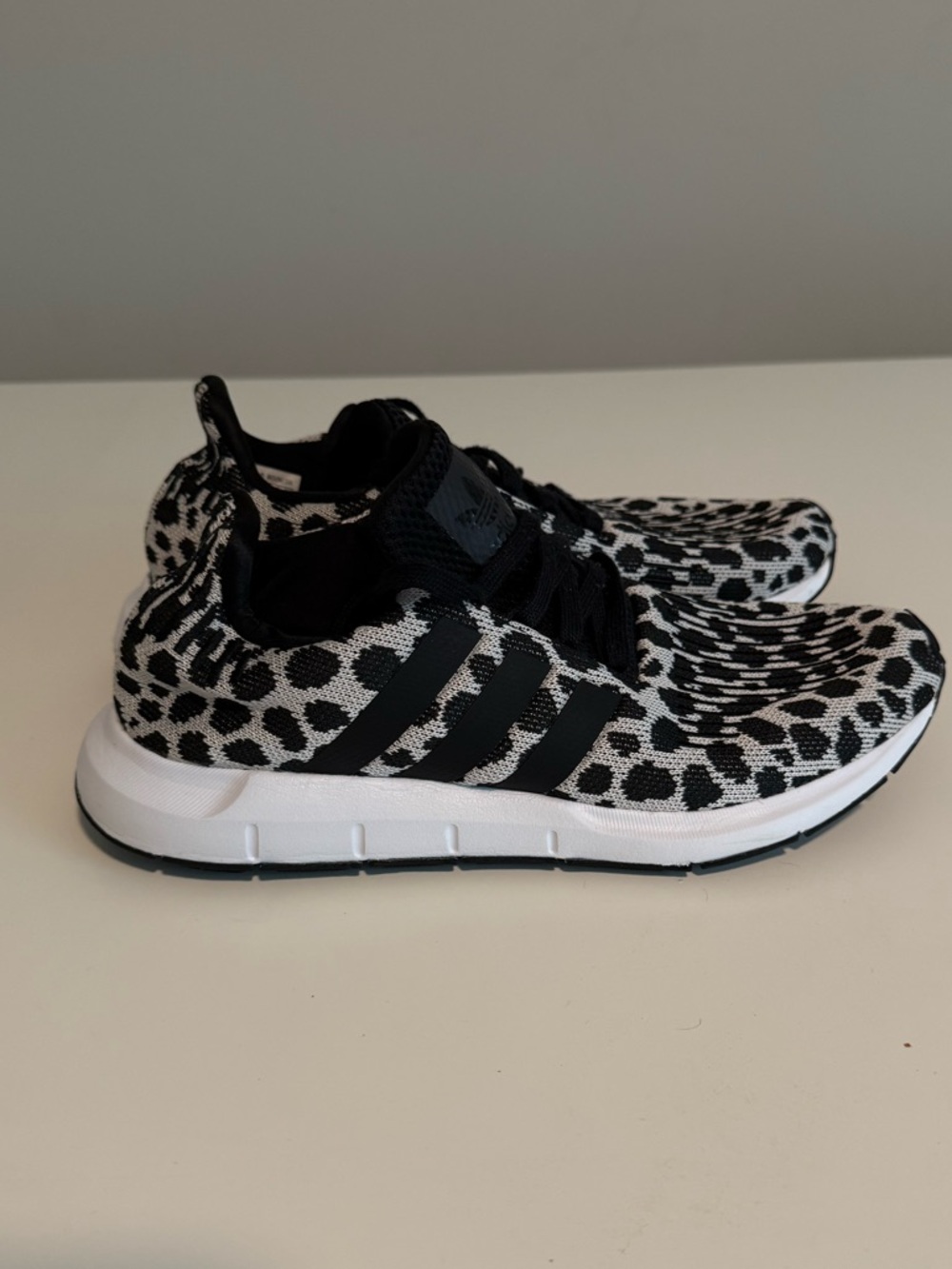 Black and White Adidas sneakers - Picture 4 of 7